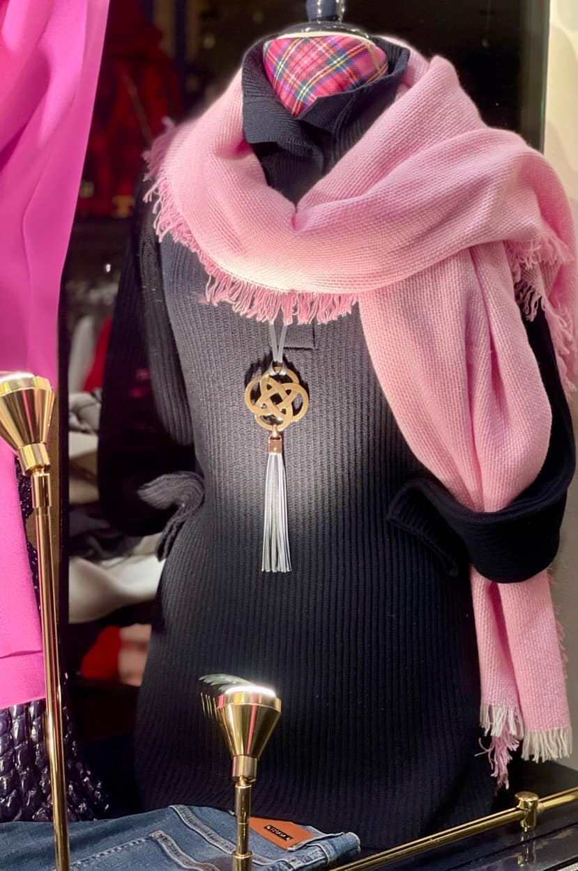 donker blauwe cashmere trui donker blauwe cashmere trui