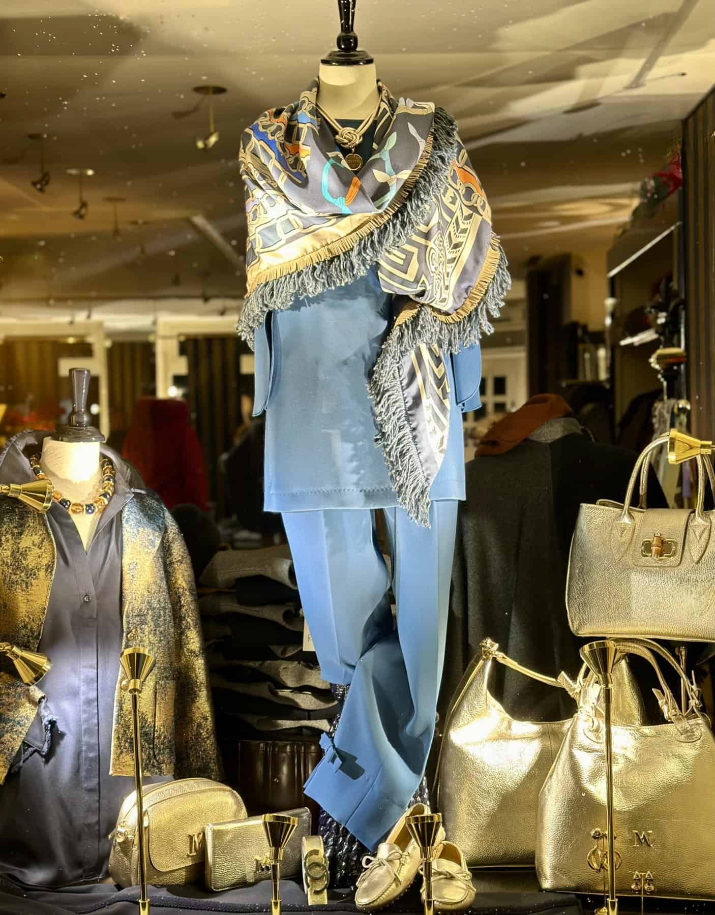 Bleu Broekpak Van Maisom Common Met Zijden Shawl