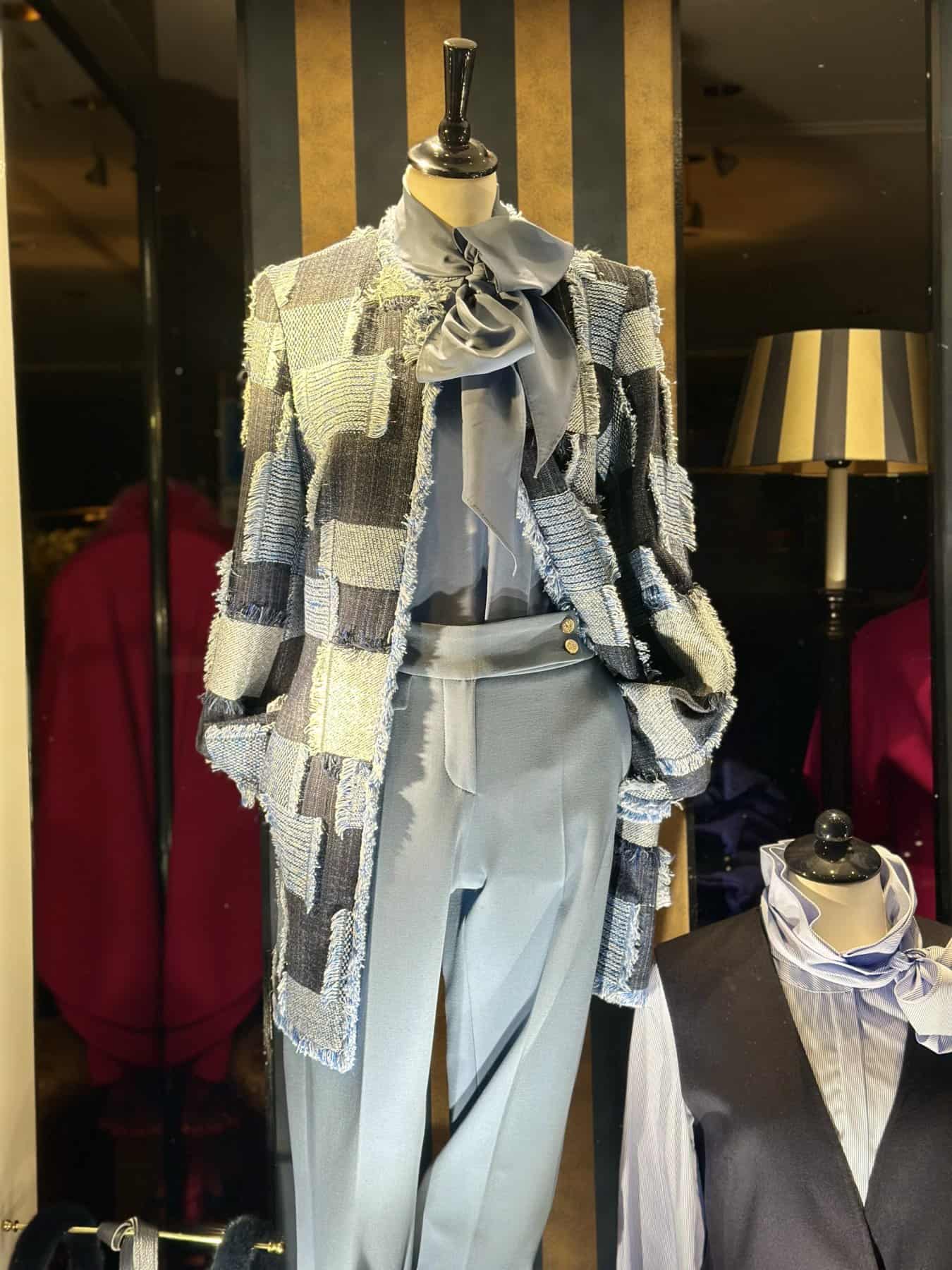 Blue Blazer Lang Model