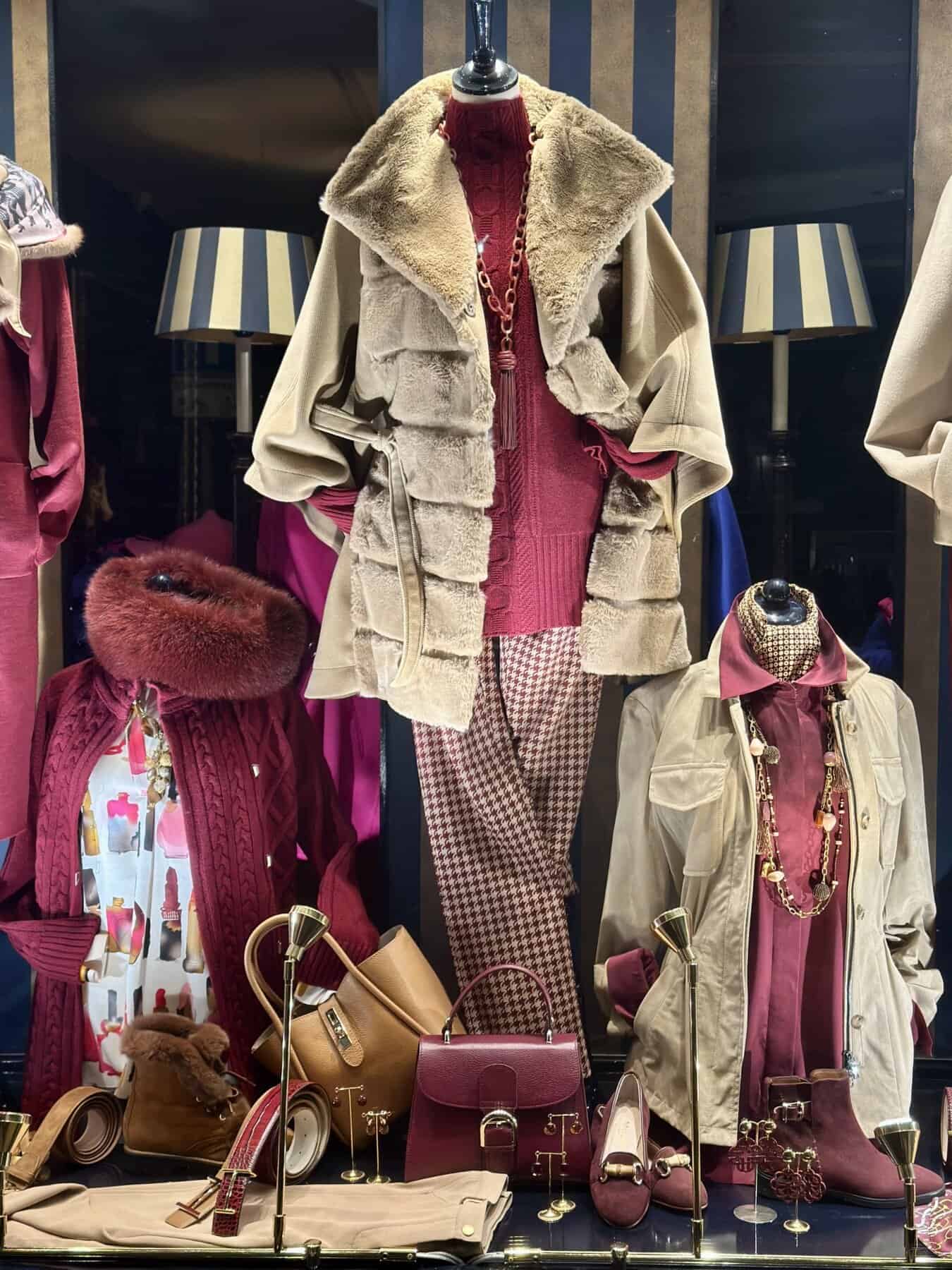 Luxueuze herfstandioot met warme mantels, designerhandtassen en accessoires, perfect voor stijlvolle winterkleding.