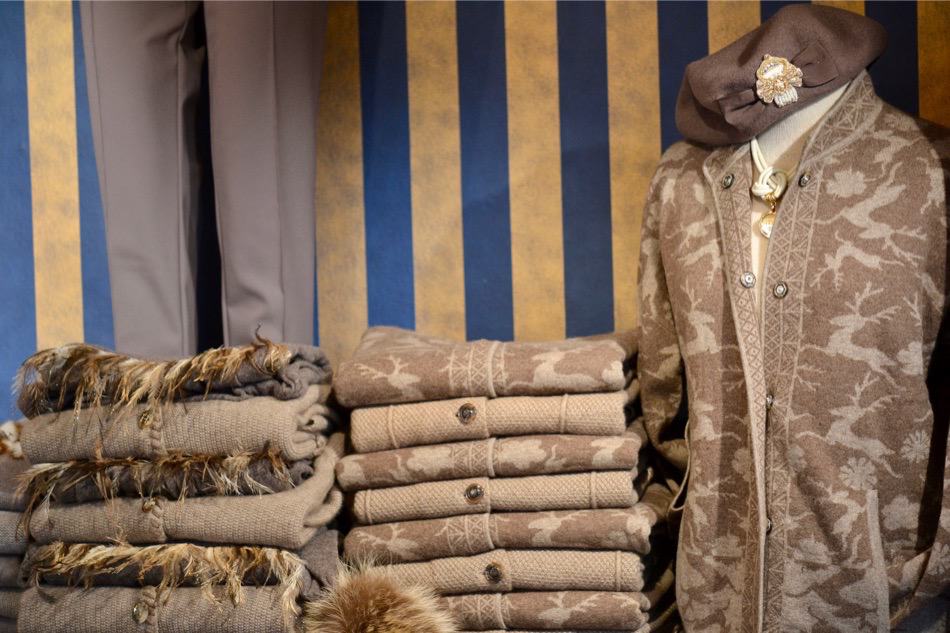 exclusieve damesmode, rolf schulte, thomas rath, dameskleding, stizzoli, seductive mode, Stizzoli damesmode verkrijgbaar bij Modici damesmode in Laren in het Gooi, laren, bm damesschoenen, katharina von braun, Renzo, damesmode, bm comfortabel, michele mode, Bogner, loro piana, escada mode, michele broeken, stizzoli mode, katharina v braun, barbara kessels mode, le tricot perugia, barbara kessels, maison common, Luxe merken, liola mode, nvsco stizzoli mode, katharina v braun, barbara kessels mode, exclusieve merken, schoenen, le tricot perugia, barbara kessels, maison common, wolford, shawls, liola mode, nvsco, bont, Natan, hoeden, Luxe merken, rolf schulte, thomas rath, grote maten mode, avondjapon, exclusieve damesmode, Sieraden, stizzoli, seductive mode, mode voor bruidsmoeders, gala, dameskleding, Dameskleding Laren, bm damesschoenen, katharina von braun, bruidsmoeder mode, avond, laren, avondjurk, bm comfortabel, michele mode, bureau accessoires, Nino Colombo is verkrijgbaar bij Modici Laren, damesmode, galajurken, loro piana, escada mode, michele broeken, gelegenheidskleding, feestkleding