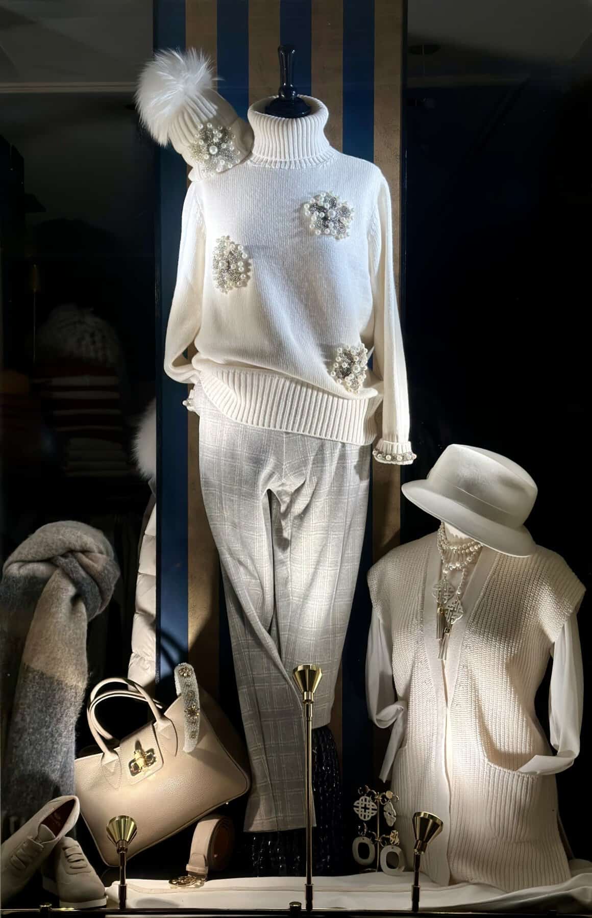 Ecru Col Trui Met Parels Ook In Groten Maten Verkrijgbaar