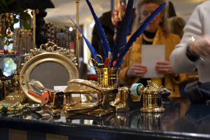 Exclusieve vergulde bureau accessoires bij Modici in Laren in het Gooi Exclusieve vergulde bureau accessoires bij Modici in Laren in het Gooi