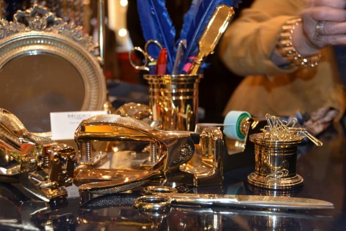 Exclusieve vergulde bureau accessoires bij Modici in Laren in het Gooi Exclusieve vergulde bureau accessoires bij Modici in Laren in het Gooi