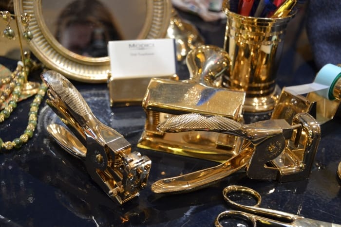 Exclusieve vergulde bureau accessoires bij Modici in Laren in het Gooi Exclusieve vergulde bureau accessoires bij Modici in Laren in het Gooi