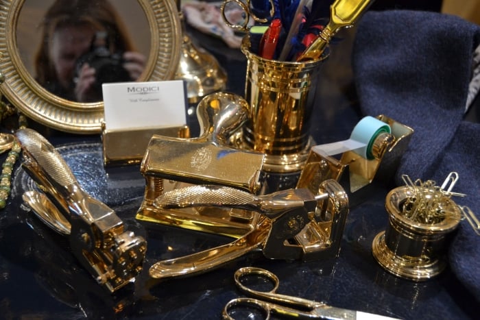 Exclusieve vergulde bureau accessoires bij Modici in Laren in het Gooi Exclusieve vergulde bureau accessoires bij Modici in Laren in het Gooi