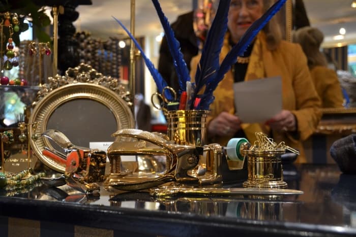 Exclusieve vergulde bureau accessoires bij Modici in Laren in het Gooi Exclusieve vergulde bureau accessoires bij Modici in Laren in het Gooi