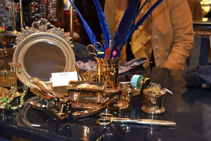 Exclusieve vergulde bureau accessoires bij Modici in Laren in het Gooi Exclusieve vergulde bureau accessoires bij Modici in Laren in het Gooi