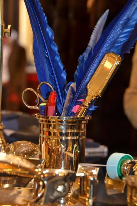 Exclusieve vergulde bureau accessoires bij Modici in Laren in het Gooi Exclusieve vergulde bureau accessoires bij Modici in Laren in het Gooi