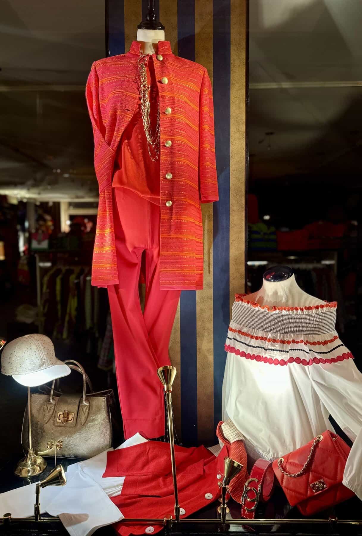 Foresti Vest Rood Oranje vesten en broeken ook in grote maten verkrijgbaar bij Modici laren