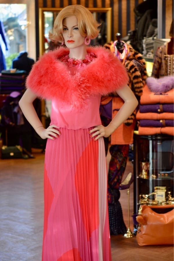 Galajurken, feestjurken en avondjurken bij Modici Damesmode Laren in het Gooi Galajurken, feestjurken en avondjurken bij Modici Damesmode Laren in het Gooi