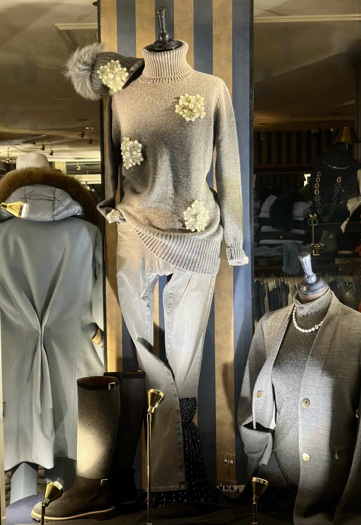 Grijzen Coltrui Met Parels Verkrijgbaar Bij Modici Laren