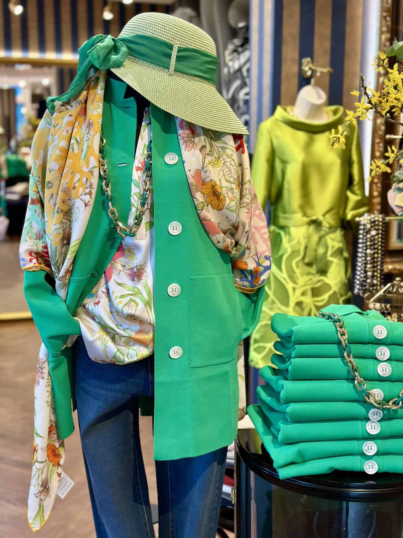 Groen Vest Lang Model Ook In Groten Maten Verkrijgbaar