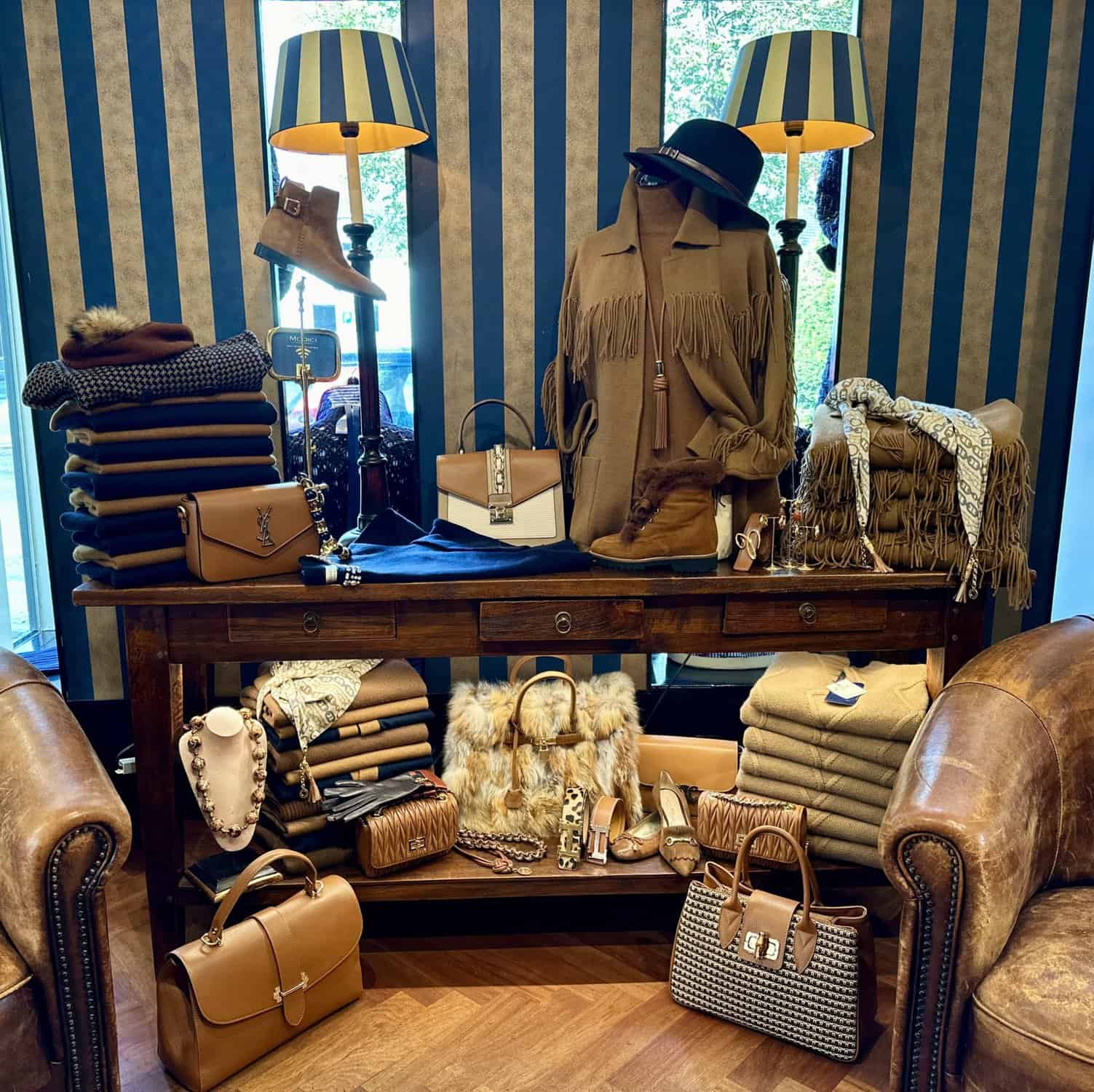 IMG 1246 vesten cognac verkrijgbaar bij damesmode Modici