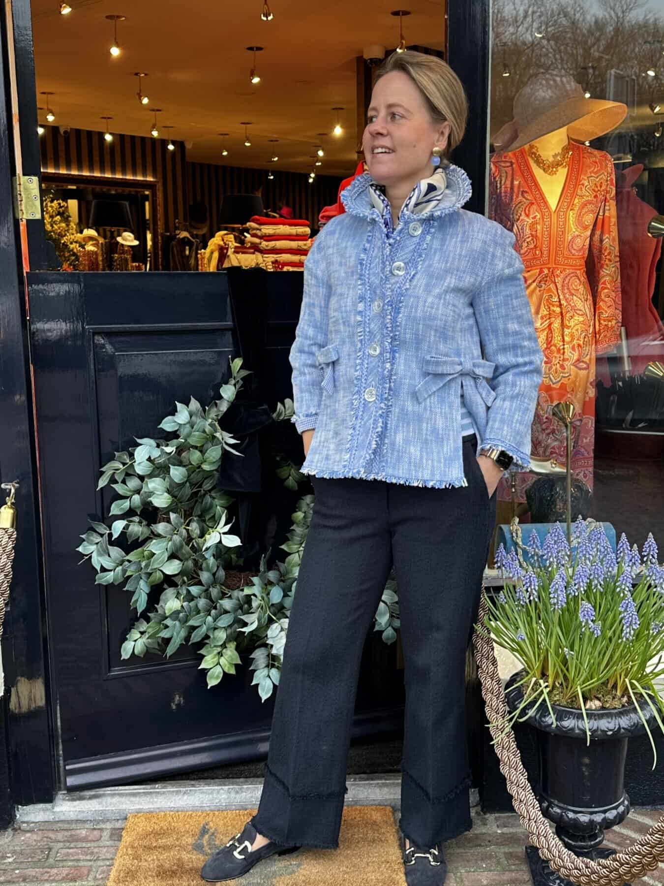 luxe blazer bleu jasje van maison common verkrijgbaar bij modici laren