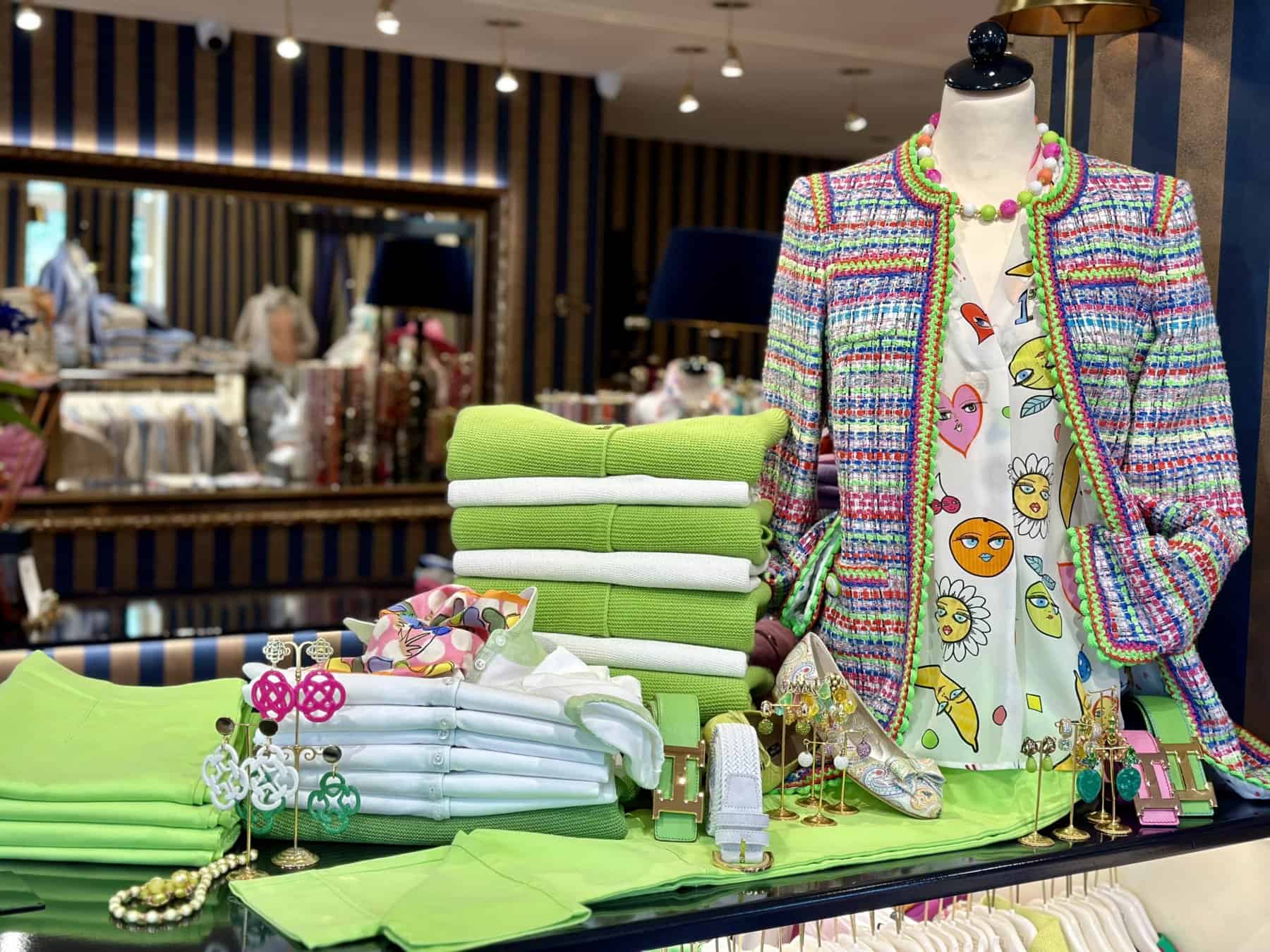 bij modici damesmode laren is maison common verkrijgbaar en ook groten maten verkrijgbaar