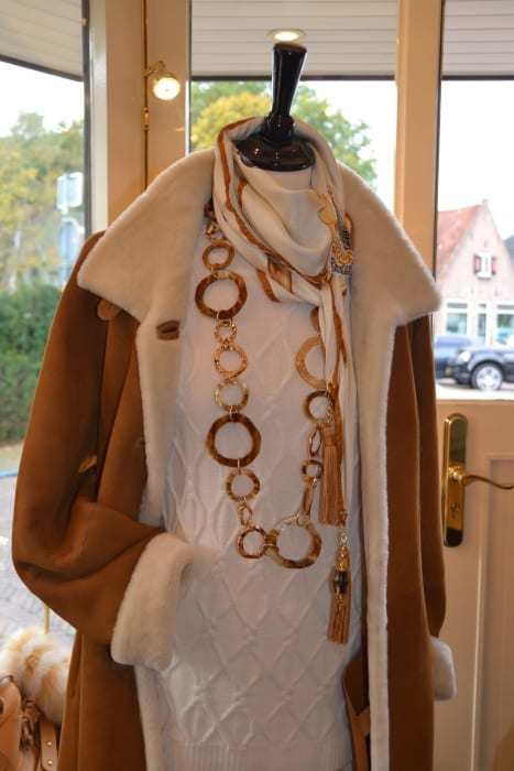 Lammy coat jas Modici damesmode Laren Nh Gooi – Op maat gemaakt Lammy coat jas Modici damesmode Laren Nh Gooi - Op maat gemaakt