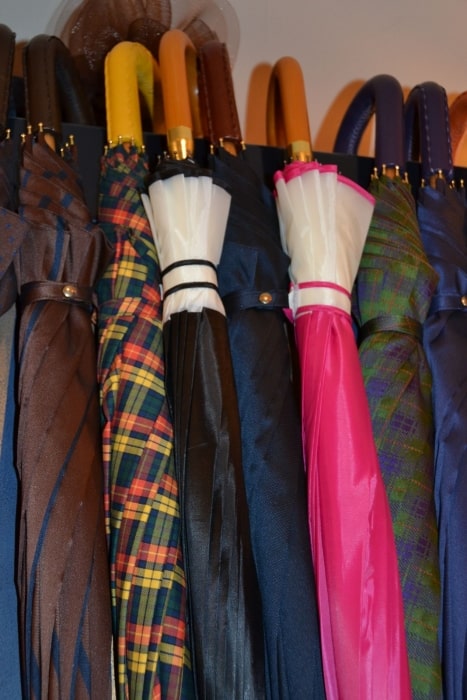 Luxe dames en heren paraplu – met leer of bont bij Modici in Laren Nh Luxe dames en heren paraplu - met leer of bont bij Modici in Laren Nh