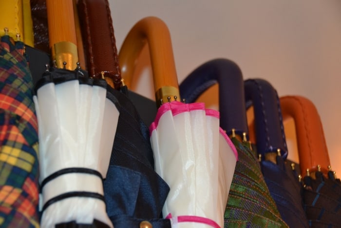 Luxe dames en heren paraplu – met leer of bont bij Modici in Laren Nh Luxe dames en heren paraplu - met leer of bont bij Modici in Laren Nh