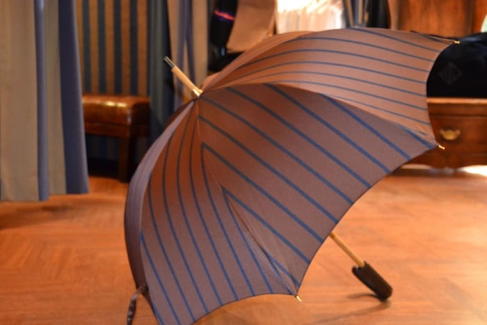 Luxe dames en heren paraplu – met leer of bont bij Modici in Laren Nh Luxe dames en heren paraplu - met leer of bont bij Modici in Laren Nh