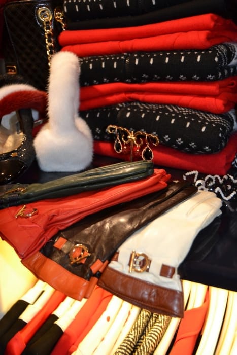 Luxe leren of bont dameshandschoenen bij Modici in Laren in het Gooi Luxe leren of bont dameshandschoenen bij Modici in Laren in het Gooi