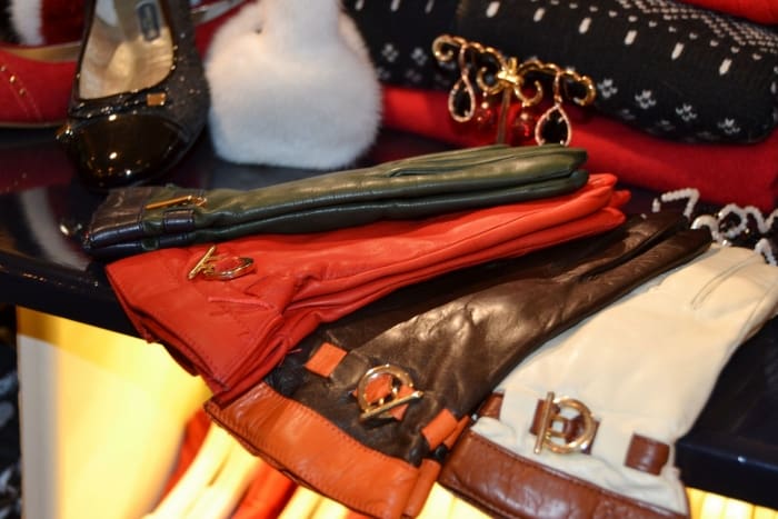 Luxe leren of bont dameshandschoenen bij Modici in Laren in het Gooi Luxe leren of bont dameshandschoenen bij Modici in Laren in het Gooi