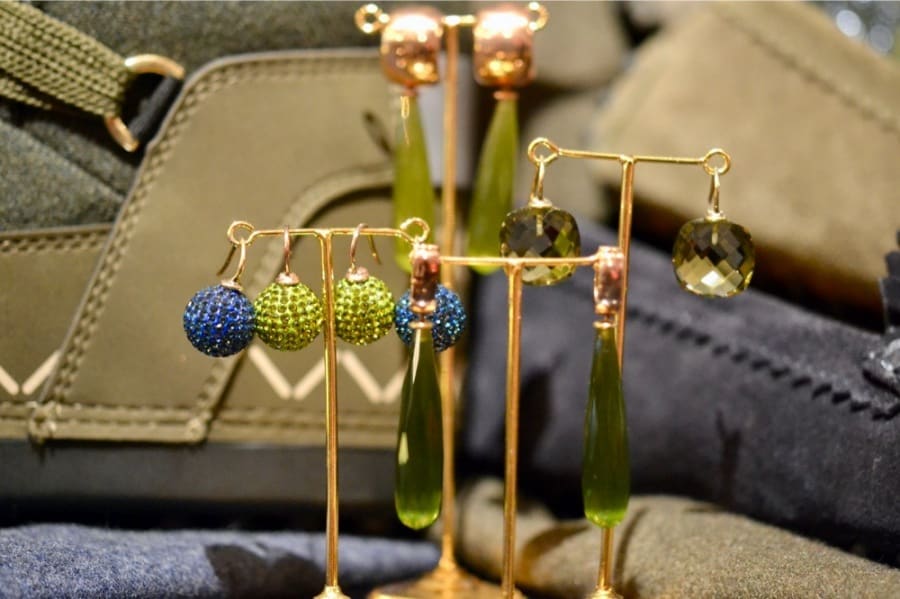 Luxe sieraden en bijouterie bij Modici damesmode in Laren (Nh) Luxe sieraden en bijouterie bij Modici damesmode in Laren (Nh)