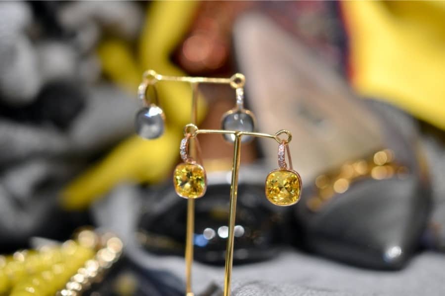 Luxe sieraden en bijouterie bij Modici damesmode in Laren (Nh) Luxe sieraden en bijouterie bij Modici damesmode in Laren (Nh)