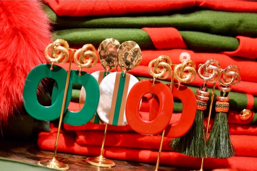 Luxe sieraden en bijouterie bij Modici damesmode in Laren (Nh) Luxe sieraden en bijouterie bij Modici damesmode in Laren (Nh)