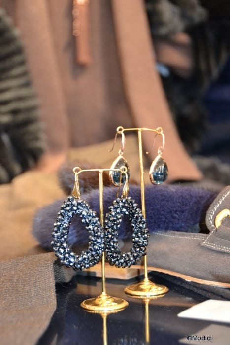 Luxe sieraden en bijouterie bij Modici damesmode in Laren (Nh) Luxe sieraden en bijouterie bij Modici damesmode in Laren (Nh)