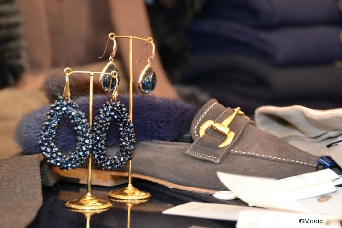 Luxe sieraden en bijouterie bij Modici damesmode in Laren (Nh) Luxe sieraden en bijouterie bij Modici damesmode in Laren (Nh)