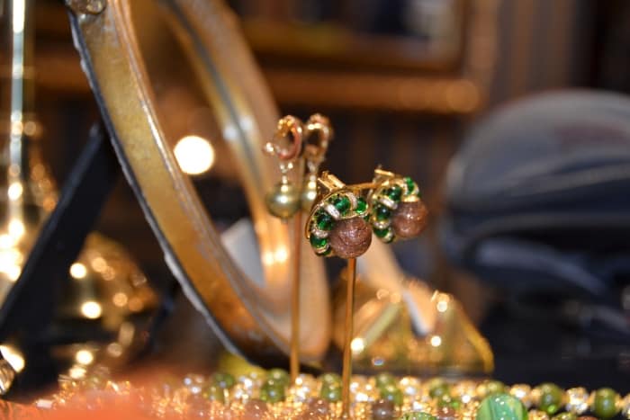 Luxe sieraden en bijouterie bij Modici damesmode in Laren (Nh) Luxe sieraden en bijouterie bij Modici damesmode in Laren (Nh)